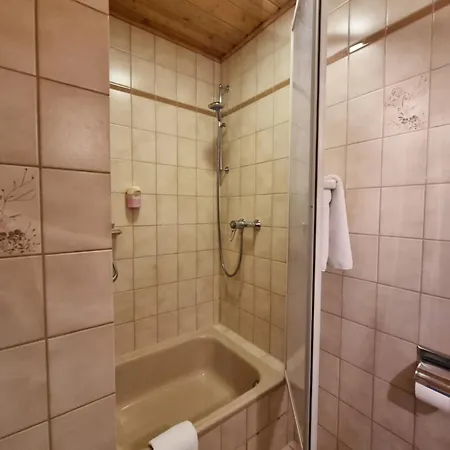 Rodes Und Restaurant Hotel *