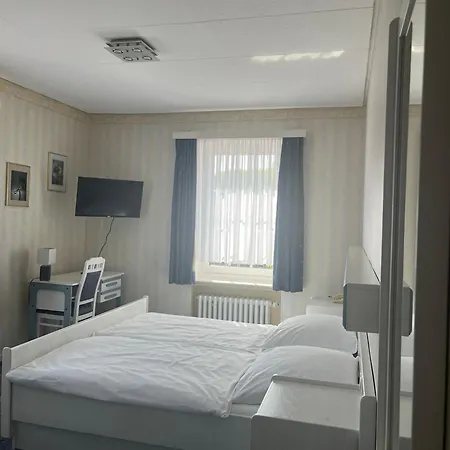 Rodes Und Restaurant Hotel *